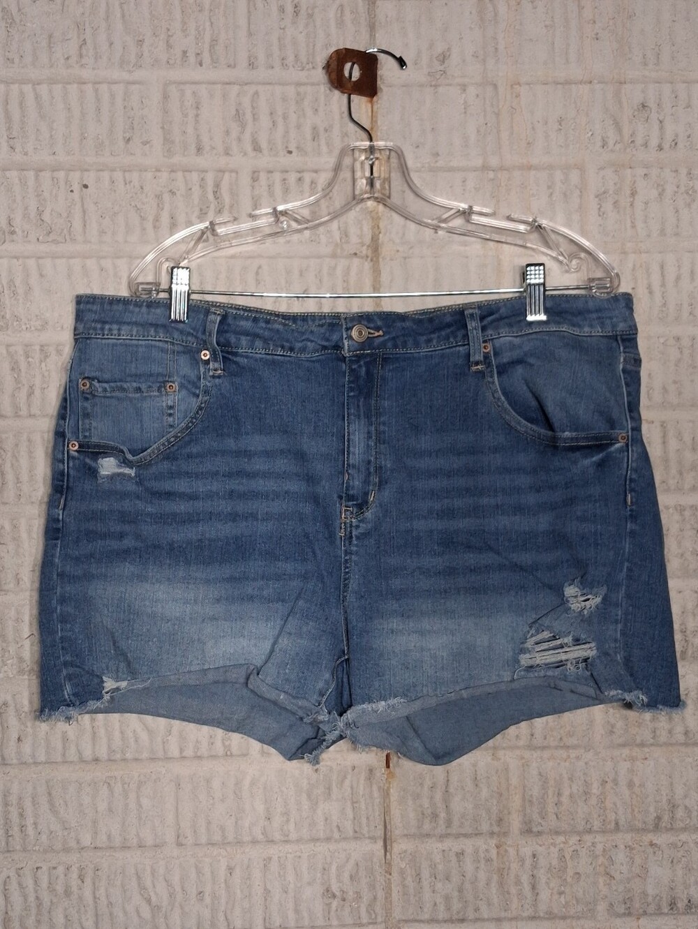 Classic Blue Denim Women’s Shorts Casual Distressed Style No Boundaries Size 21